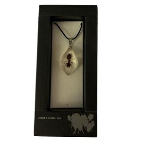 Adjustable Necklace with Real Ant Resin Casted in Clea…